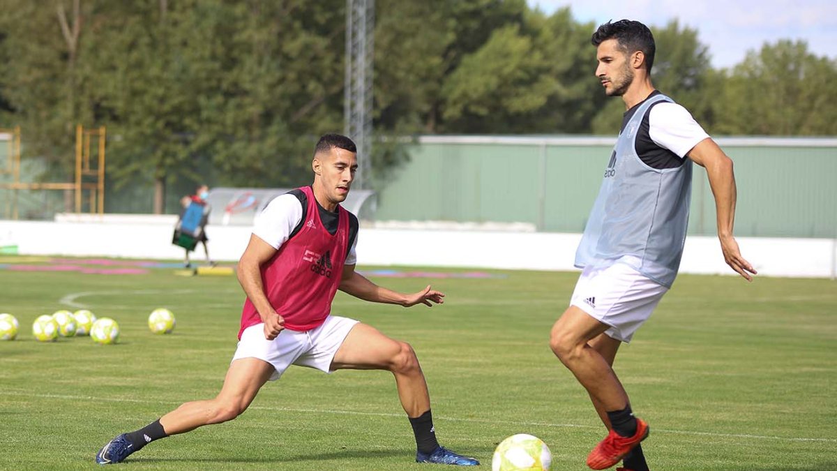 El Burgos CF jugará hoy en la Ciudad Deportiva de Castañares. BURGOS CF