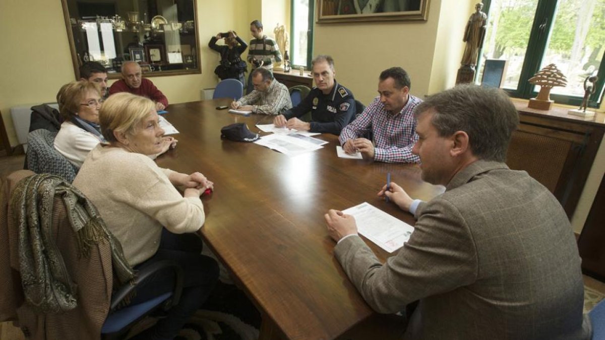 Reunión del consejo vecinal de Capiscol con Javier Lacalle.-RAÚL G. OCHOA