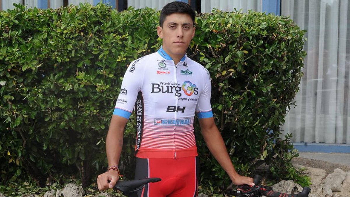El colombiano Óscar Quiroz posa con su bicicleta.-ISRAEL L. MURILLO