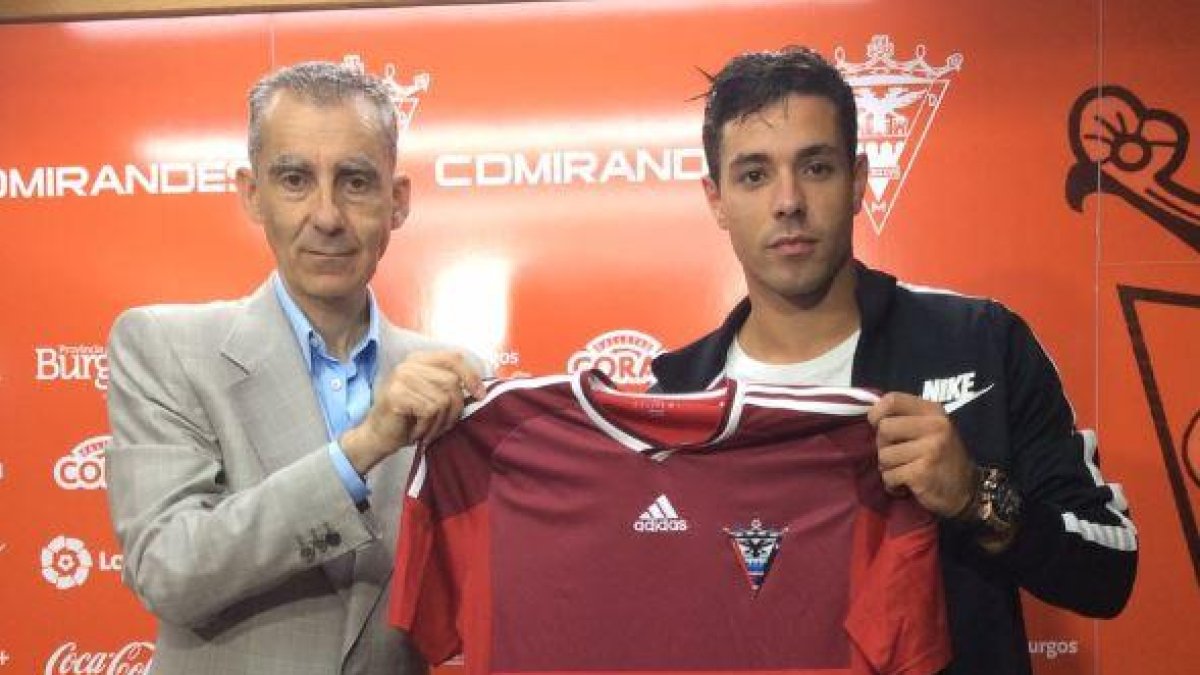 Carlos Terrazas (derecha) junto a Álvaro Bustos.-