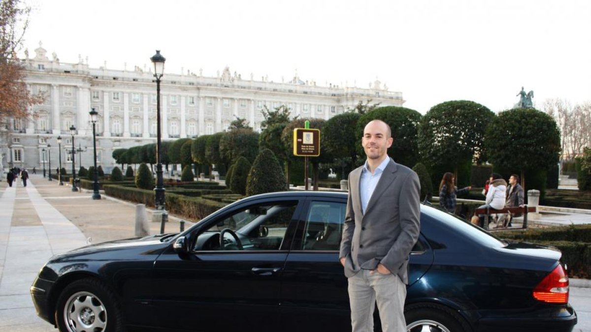 El fundador de Cabify, Juan de Antonio, que nació en Madrid y se crió en Pedraza, posa en la capital de España.-E. M.