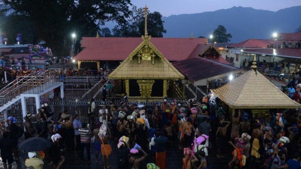 Templo hindú en Sabarimala (India).-ARUN SANKAR (AFP)