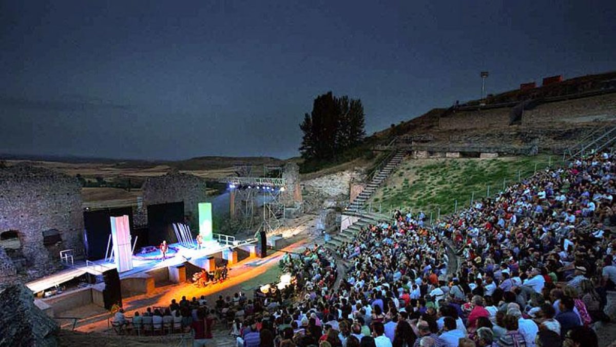 El teatro ha recibido en la última década a 21.000 espectadores.-ECB