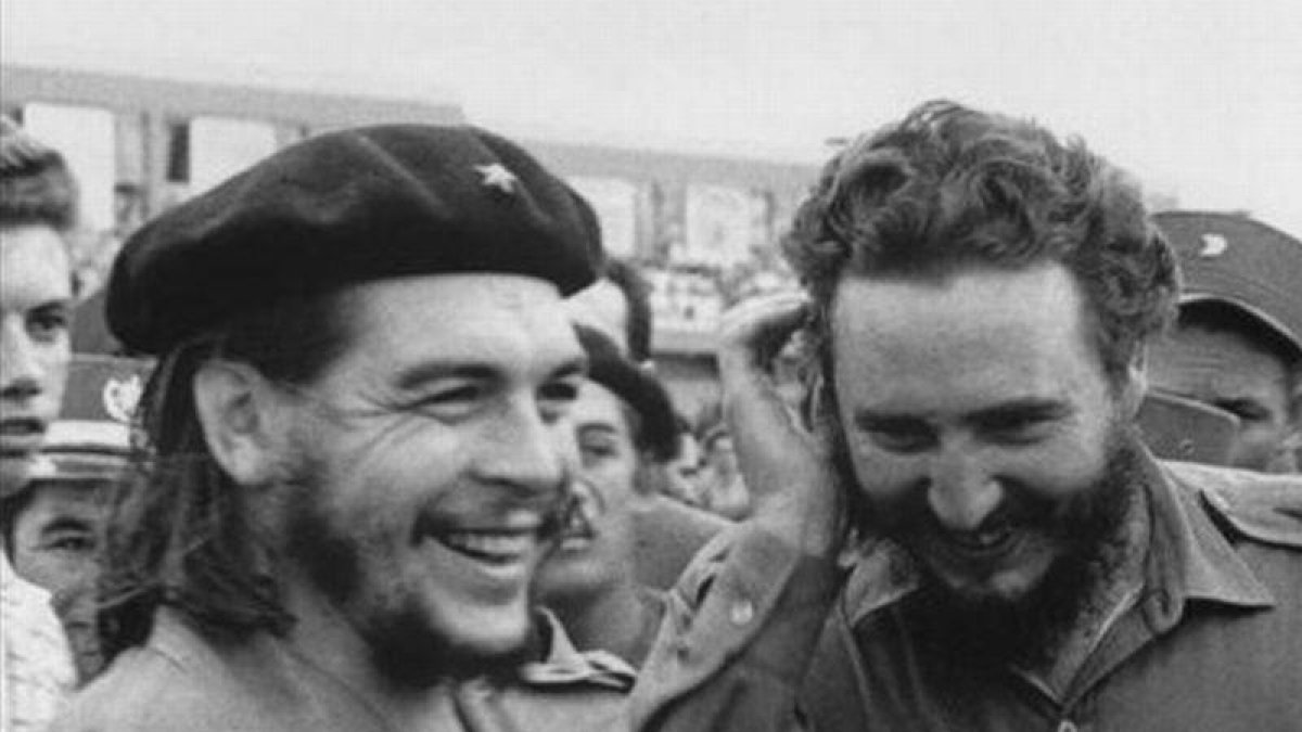 Ernesto Che Guevara y Fidel Castro.-