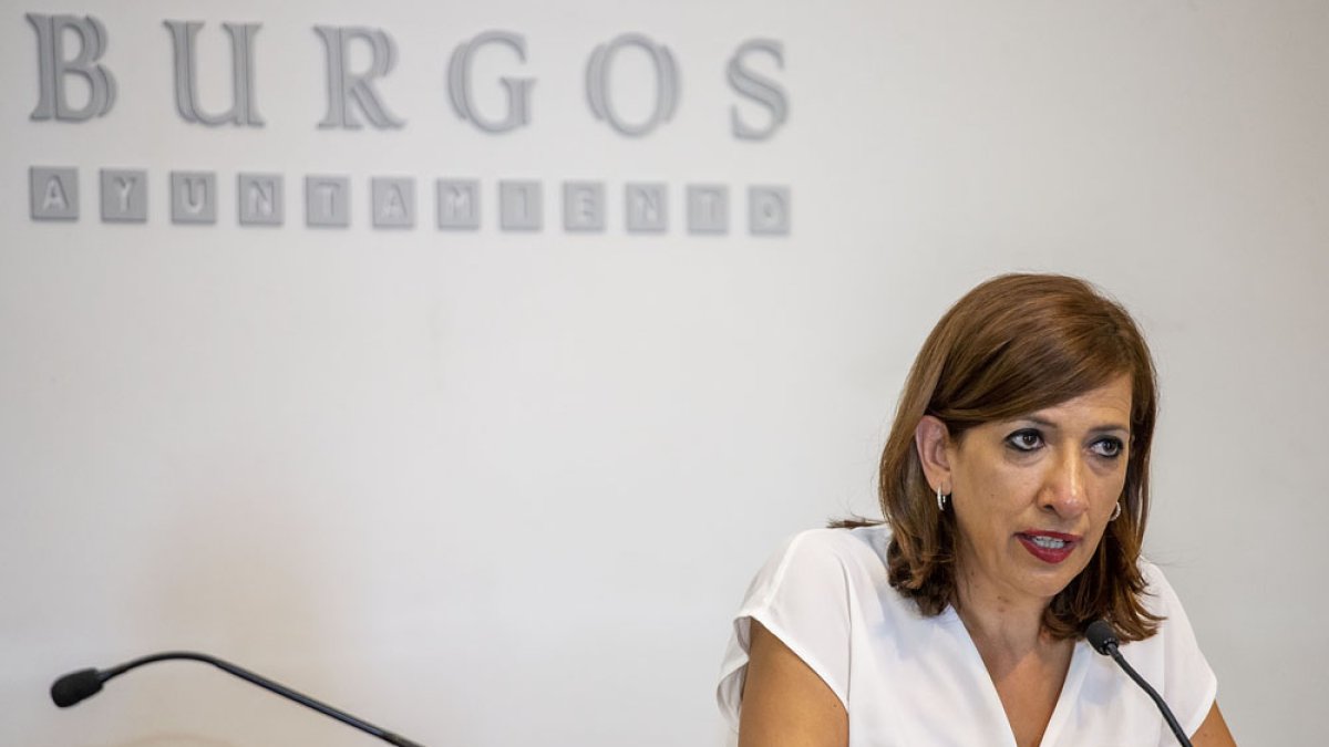 Nuria Barrio, portavoz del equipo de Gobierno, ayer en rueda de prensa. SANTI OTERO