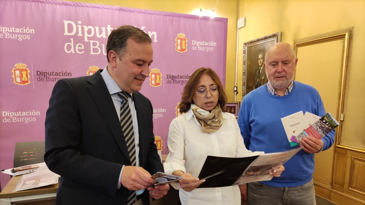 Antón Quirce, Contreras y González durante la presentación de la cita teatral. ECB