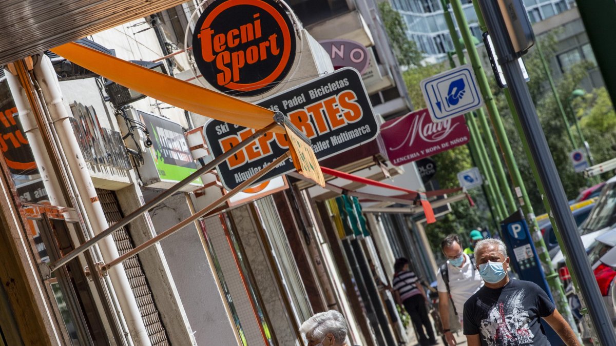 Los bonos al consumo suman hasta 1,4 millones en en comercio y 300.000 en hostelería y gimnasios cada uno. SANTI OTERO