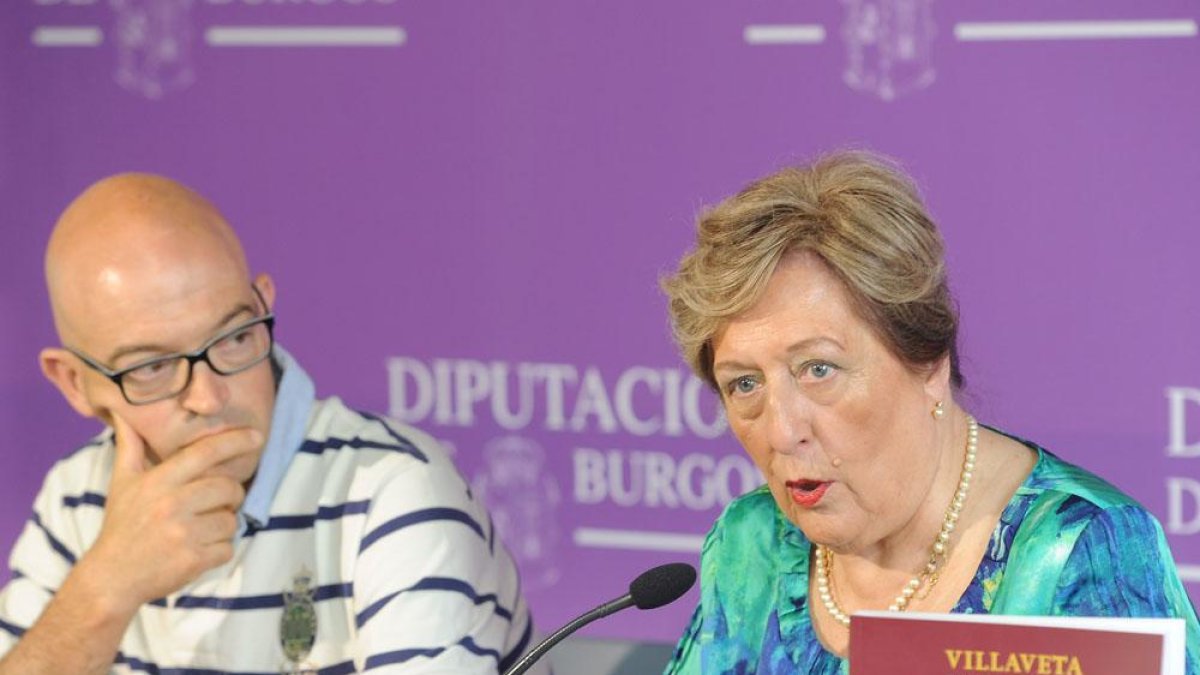 La historiadora y el diputado provincial de Cultura, en la presentación.-R. O.
