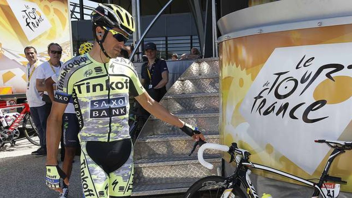 Alberto Contador, el lunes, antes de comenzar la 16ª etapa del Tour, con meta en Gap.-Foto: REUTERS / ERIC GAILLARD
