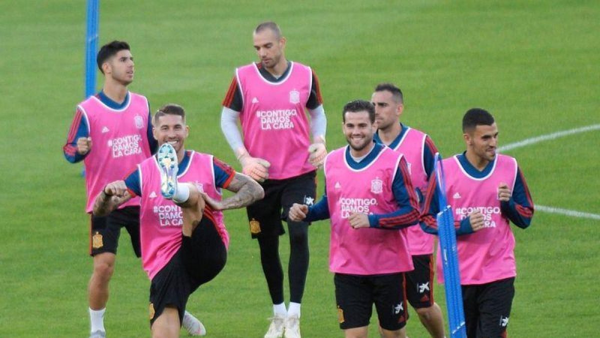 Entrenamiento de la selección española.-AFP
