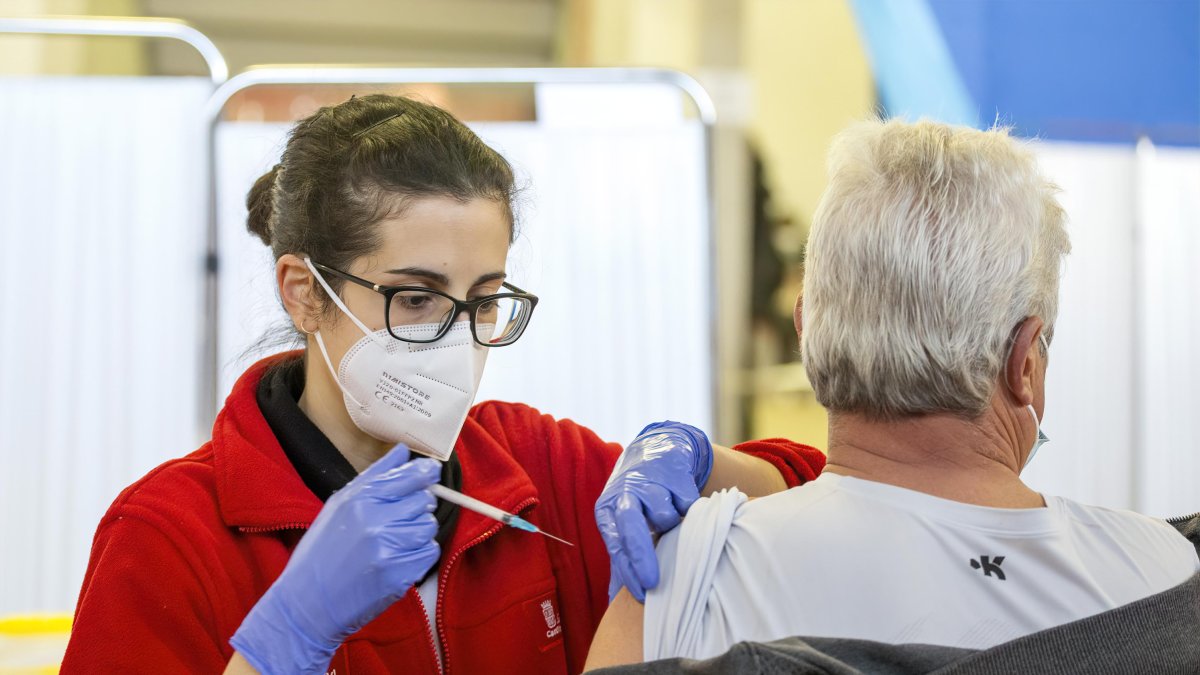 Los nacidos en 1947 de la capital y el alfoz se podrán vacunar el viernes 23 de abril. SANTI OTERO