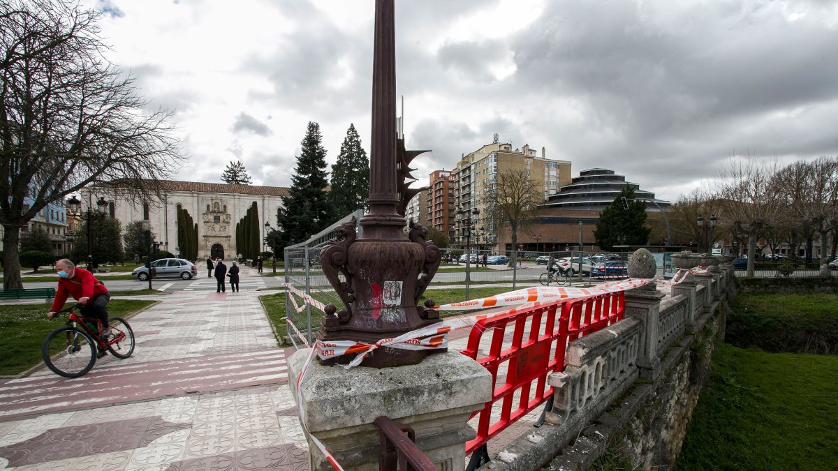 Zona del puente Bessón afectada. TOMÁS ALONSO