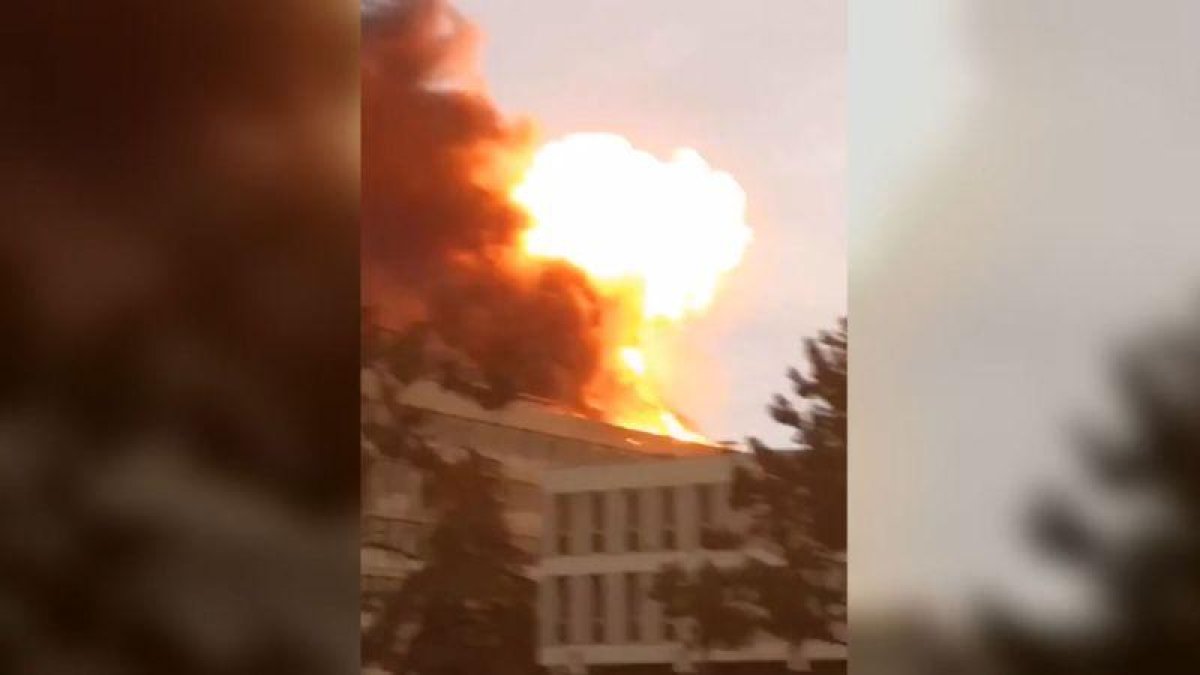 Incendio en la Universidad de Lyón.-TWITTER @PODEUS69