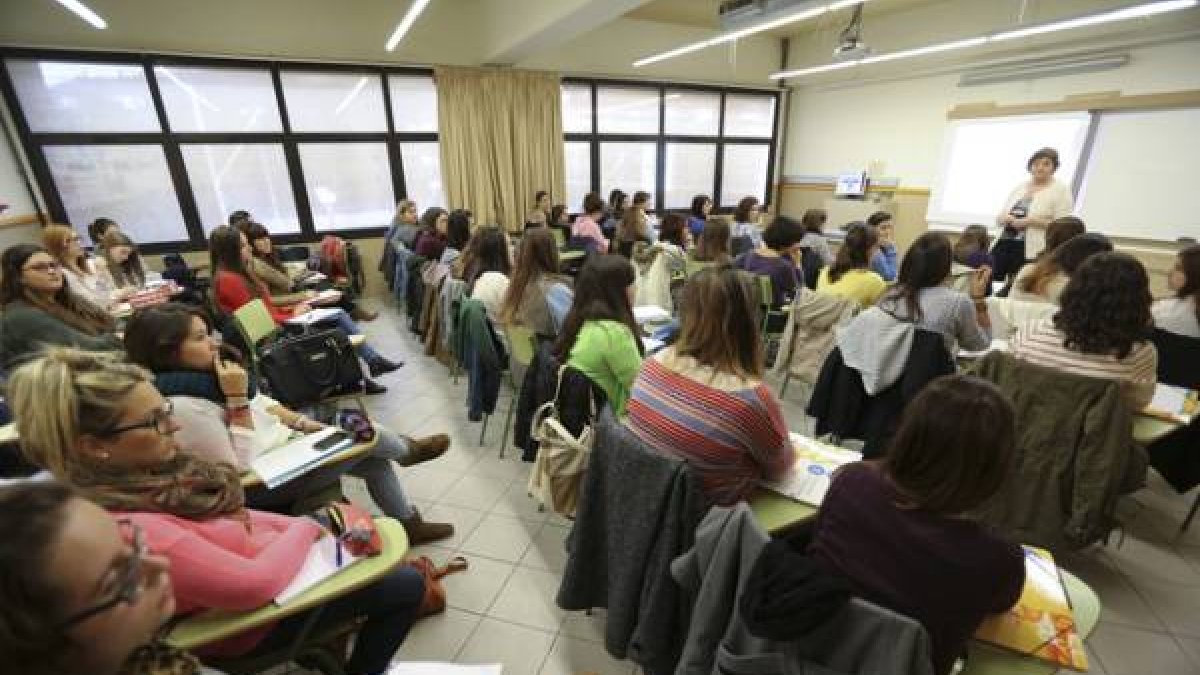 Una clase en la facultad de Formación del Profesorado de la Universitat de Barcelona, en una imagen de archivo.-Foto: DANNY CAMINAL