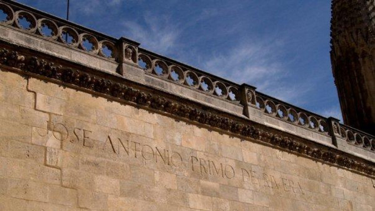 Inscripción de José Antonio Primo de Rivera en la subida del Sarmental-D. G.