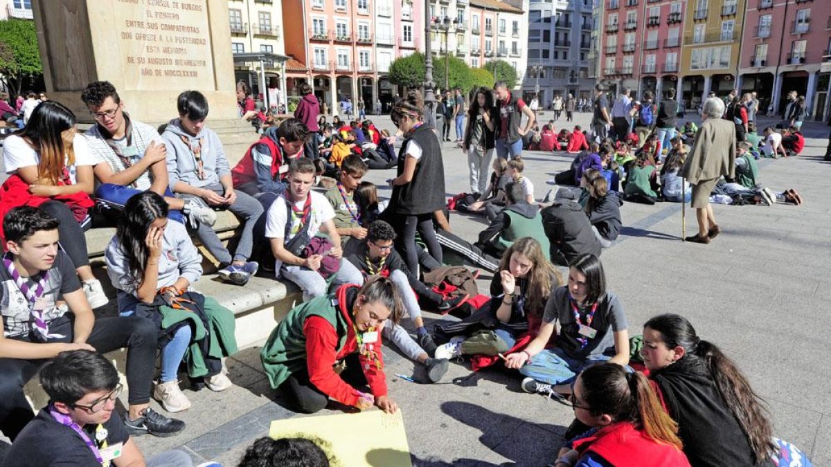 Más de 250 jóvenes del movimiento scout se reunieron en Burgos para debatir sobre el bullying.-ISRAEL L. MURILLO
