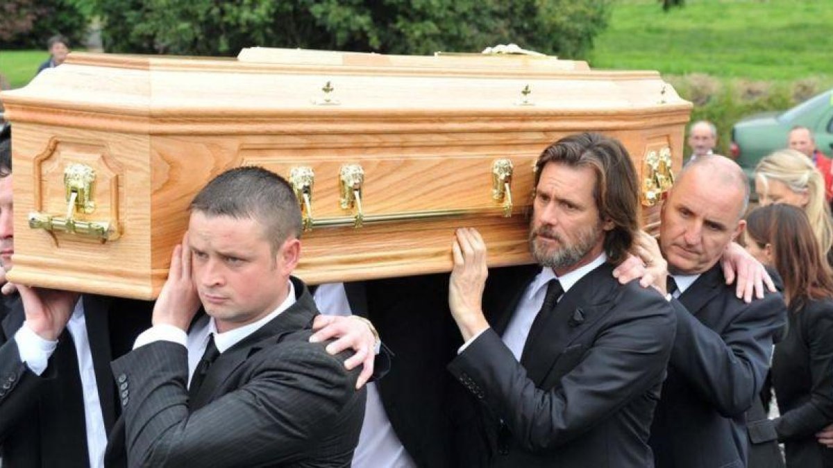 Jim Carrey, el día del funeral de Cathriona White, el 10 de octubre del 2015.-EL PERIÓDICO