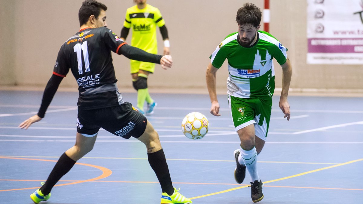 Lance del partido disputado ayer. TOMÁS ALONSO