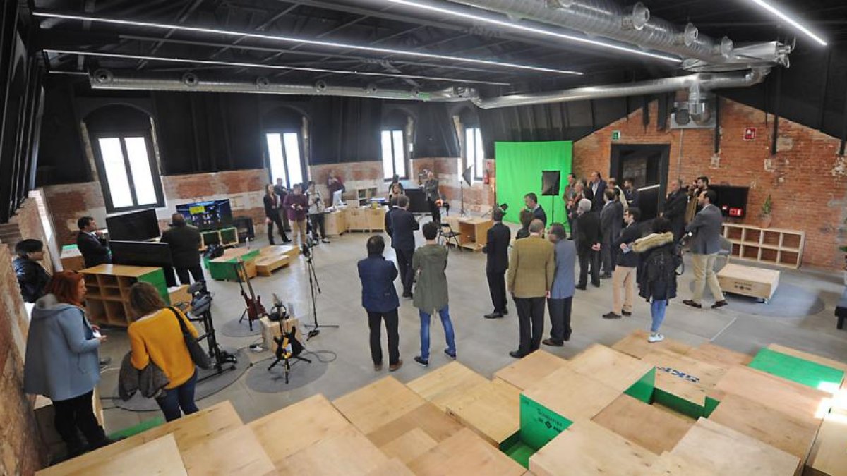 Esta sala, ubicada en la planta superior, es la zona destinada a los videojuegos y cuenta con espacio de robótica, de grabación de vídeos y música I-ISRAEL L. MURILLO