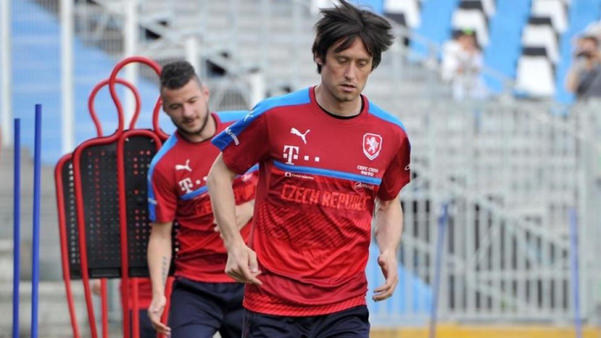 Rosicky, en un entrenamiento con la selección checa.-AFP / GUILLAUME SOUVANT