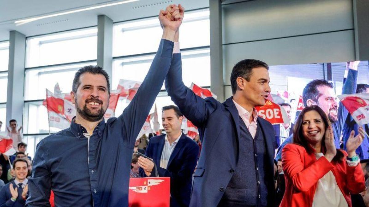 Pedro Sánchez junto a Luis Tudanca, en el acto de presentación del candidato del PSOE a la presidencia de Castilla y León.-EFE