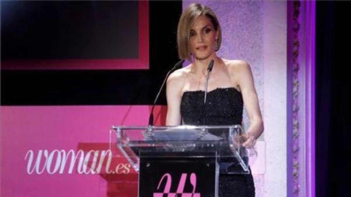La reina Leticia en la gala de los Premios Woman 2015.-Foto: JOSÉ LUIS ROCA