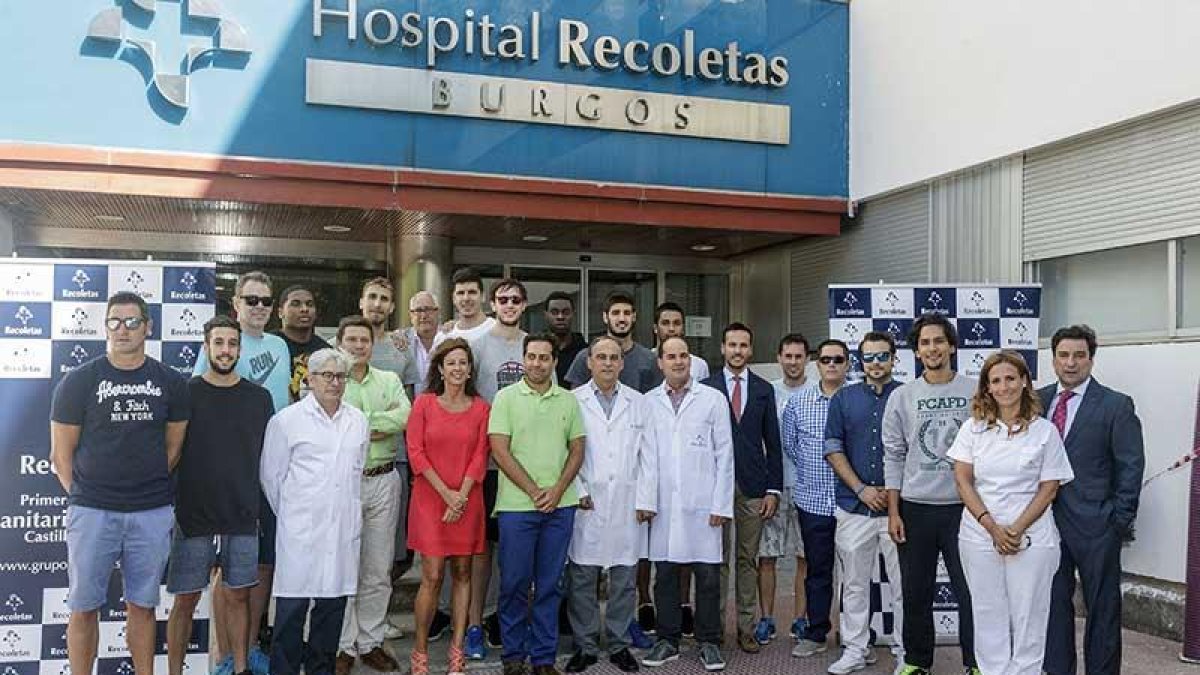 Jugadores, cuerpo técnico y directivos del San Pablo posan en el arranque de la pretemporada-Santi Otero