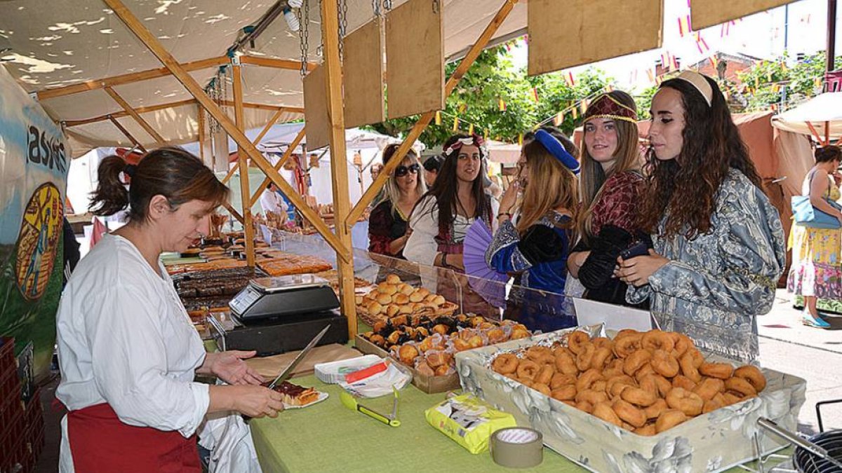 La gastronomía de la zona y los productos artesanales estuvieron presentes en la fiesta.-R.F.