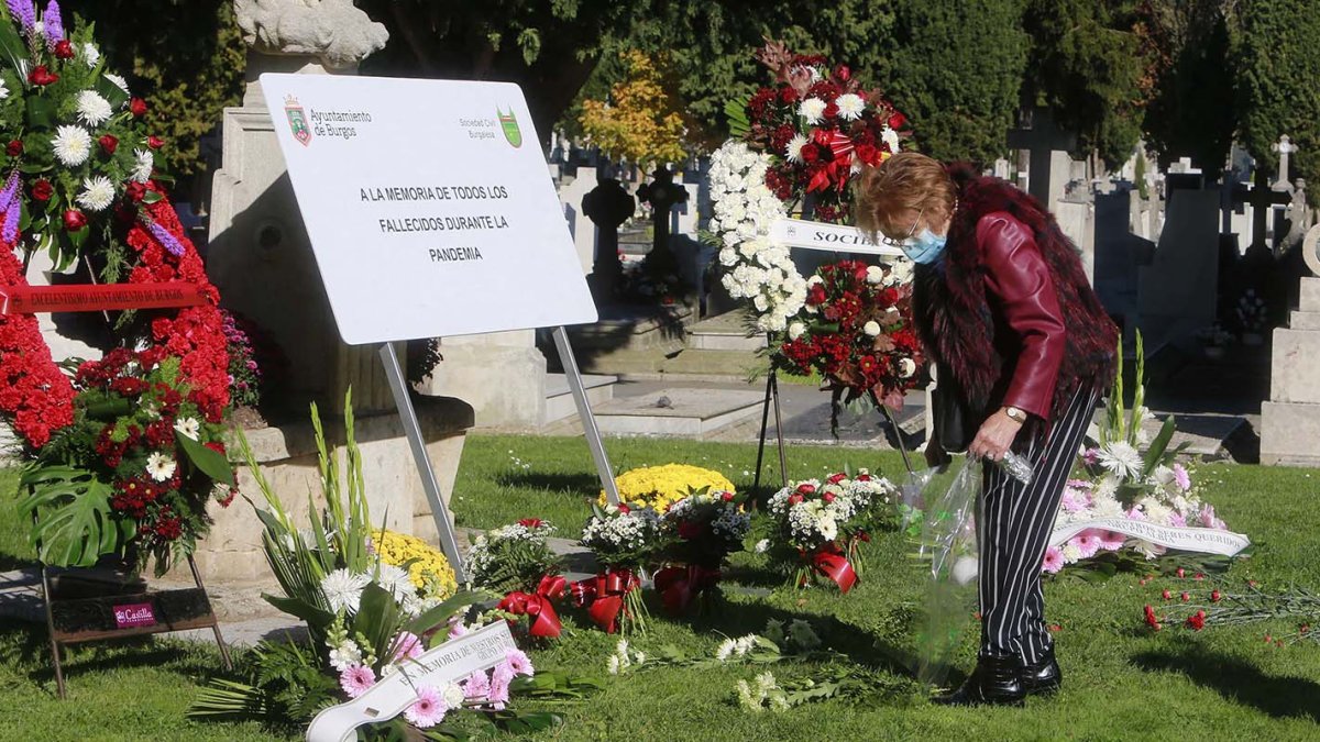 El espacio destinado a las víctimas del Covid-19 en el cementerio de Burgos se reconvertirá en el Jardín del Recuerdo. R. OCHOA