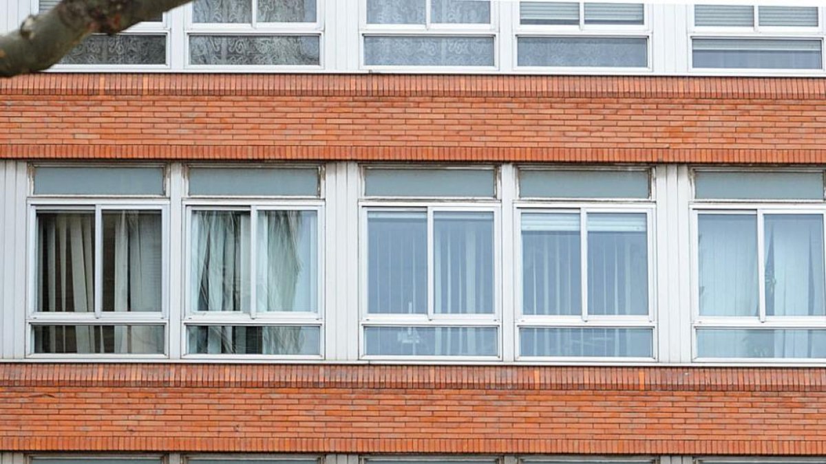 Local en la plaza de España, donde la empresa tiene propiedades hipotecadas o embargadas.-ISRAEL L. MURILLO