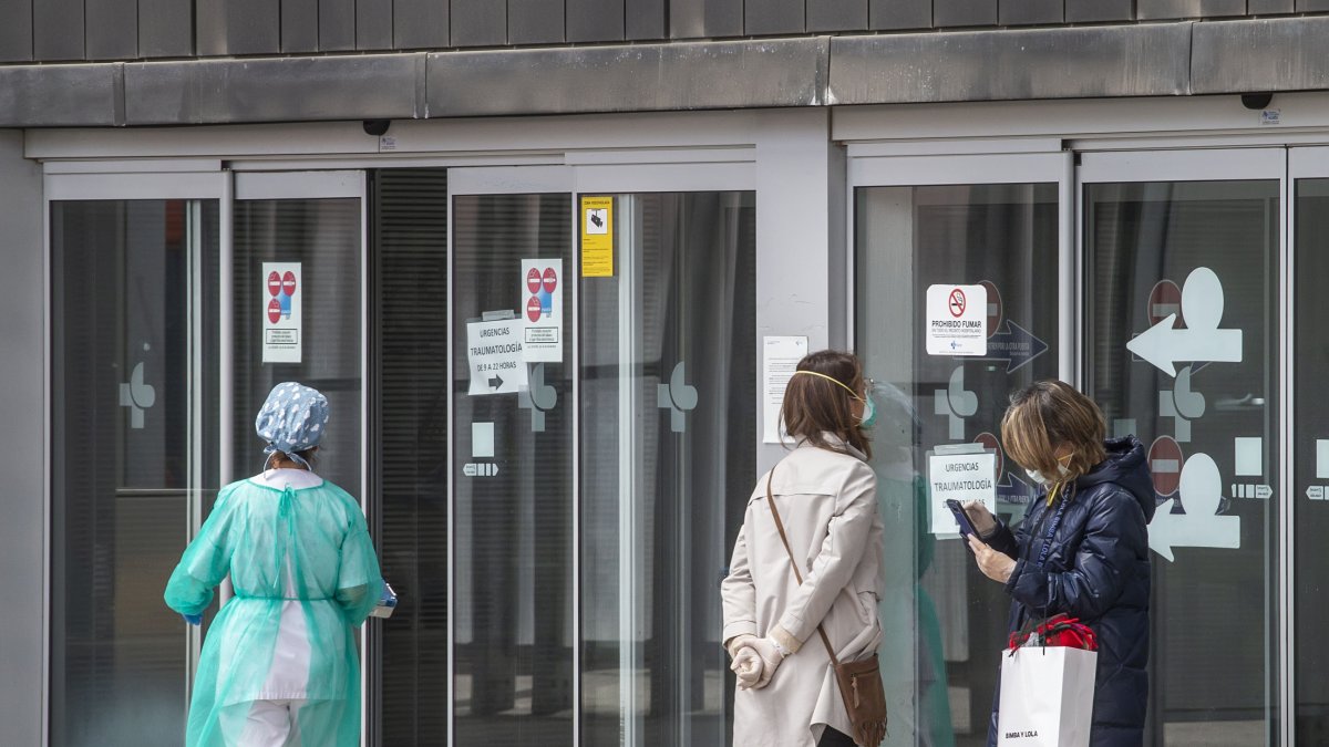 Imagen de la entrada de Urgencias del HUBU. SANTI OTERO