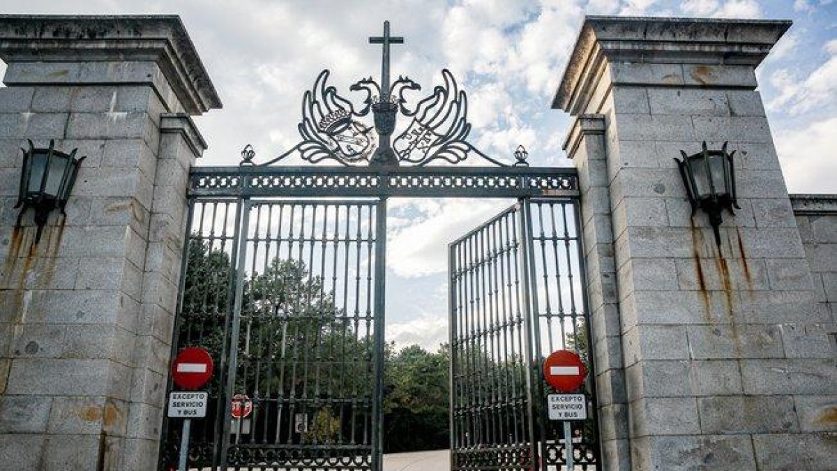 Puerta de entrada al Valle de los Caídos en San Lorenzo de El Escorial (Madrid).-EUROPA PRESS