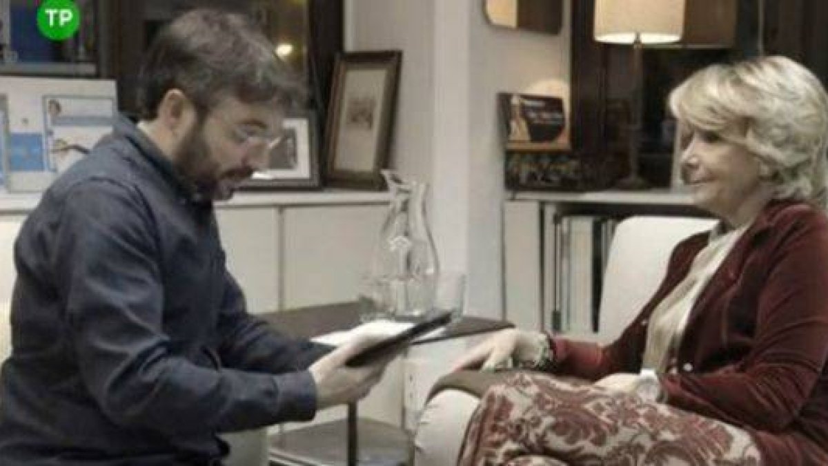 Jordi Évole entrevista a Esperanza Aguirre en su despacho de la calle Génova.-Foto: LA SEXTA