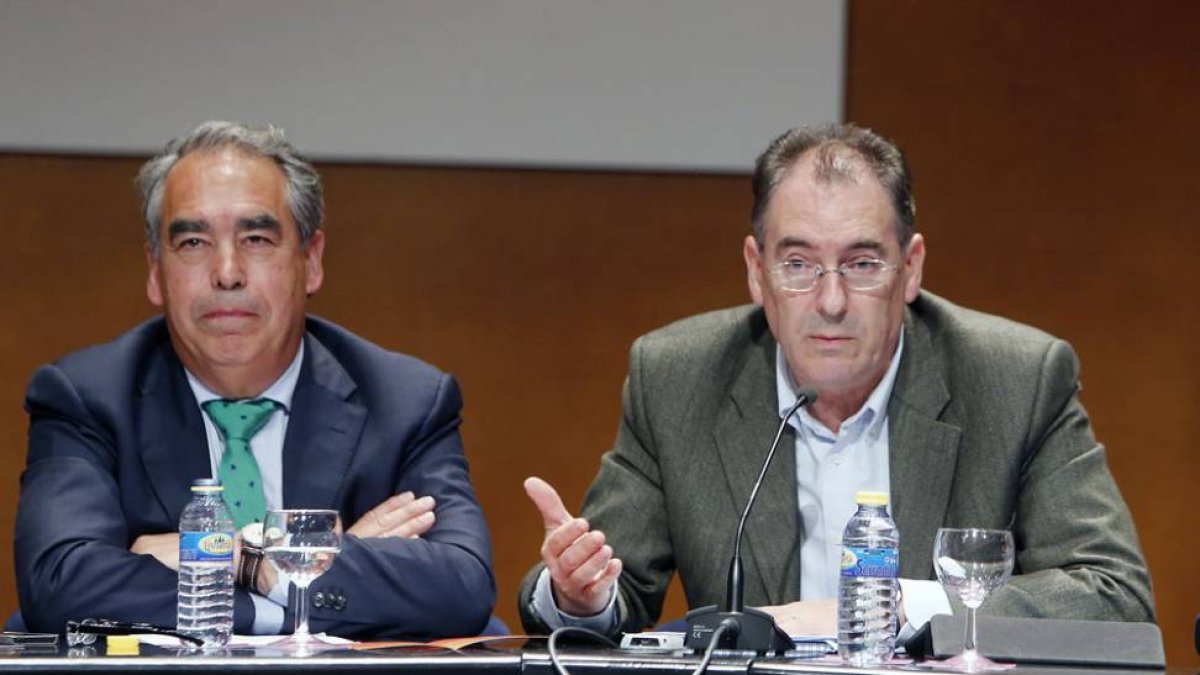 Fernando Andrés, patrón del CB Tizona, y Miguel Ángel Benavente, presidente de la SAD, en una imagen de archivo. R. OCHOA