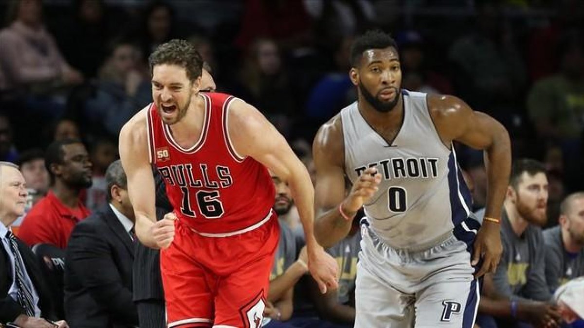 Pau Gasol celebra una canasta.-AGENCIA / LEON HALIP