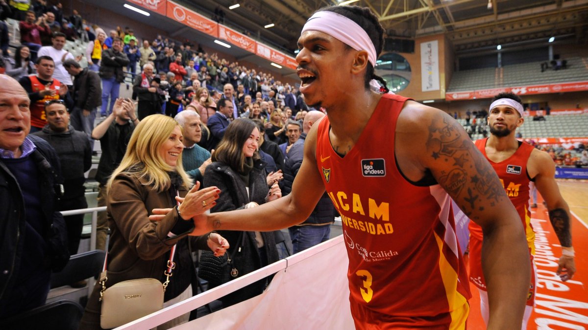 Eddie celebra una victoria con el UCAM Murcia. ACB PHOTO / J. BERNAL