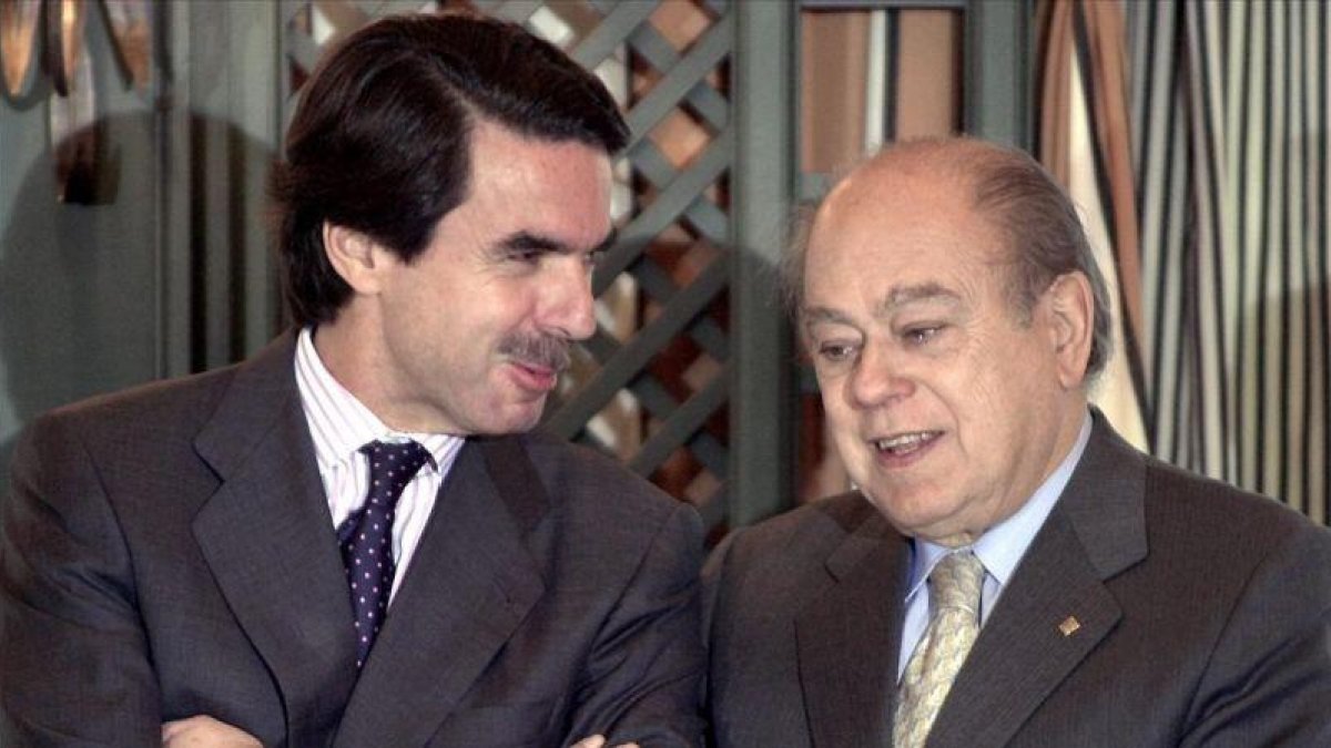 José María Aznar y Jordi Pujol, en una imagen del 2002.-EFE / ALBERT OLIVE