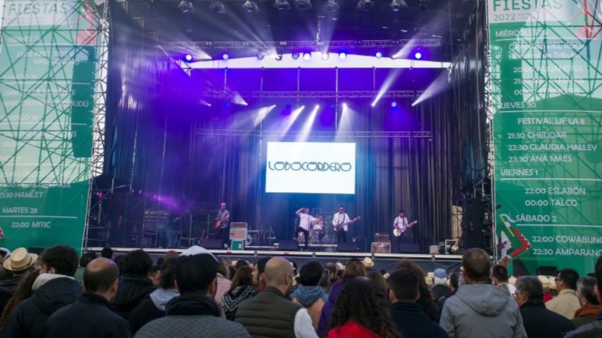 Actuación de Lobocordero en las fiestas de San Pedro 2022 compartiendo escenario con Perrosdepaja y Hamlet. TOMÁS ALONSO