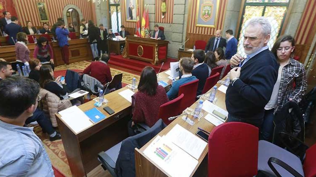 Los corporativos votaron a favor del documento que ya está en manos del Ministerio de Hacienda.-RAÚL G. OCHOA