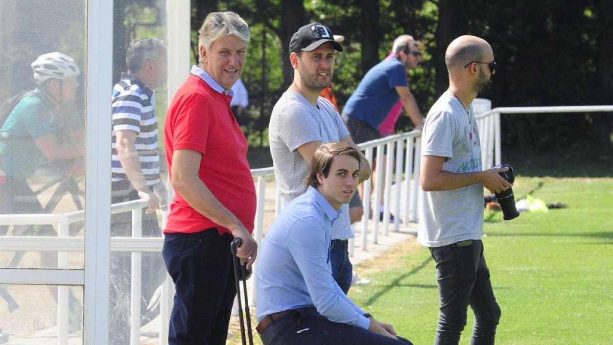 César Traversone (director deportivo) y Franco Caselli (consejero delegado), durante un entrenamiento.-ISRAEL L. MURILLO