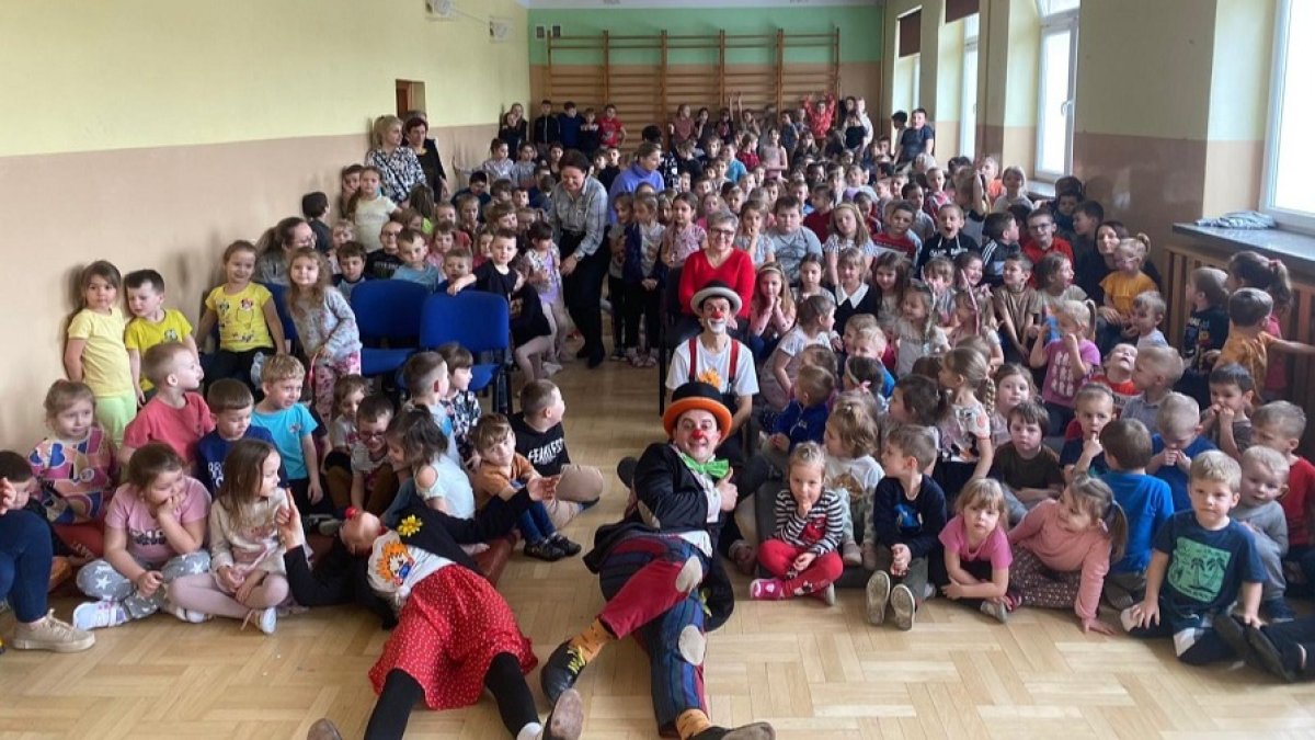 La expedición burgalesa de Payasos Sin Fronteras tras una de sus actuaciones en Polonia. PSF