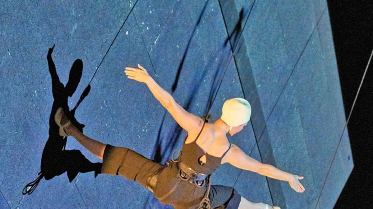 Roberta Calcagno y Lucía Folco, durante ‘Dream swimming’.-Gerardo Sanz