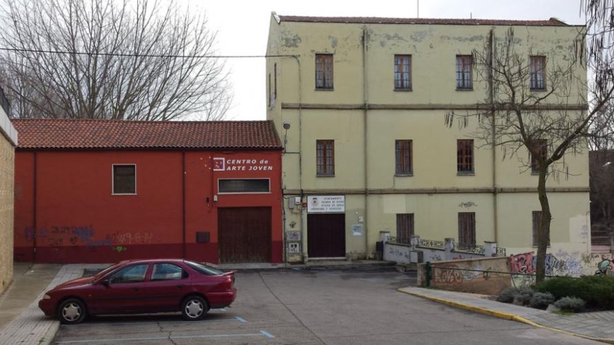 El edificio del Molino se encuentra junto al parque de La Isla.-L.V.