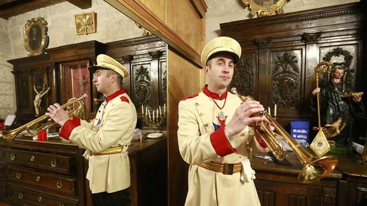 Roberto Marañón, en la sacristía de San Gil.-Raúl Ochoa