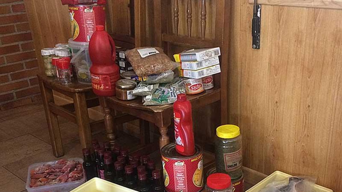 Alimentos retirados por el Seprona.-ECB
