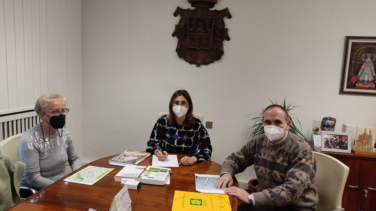 La asociación vecinos de Santa Catalina se ha reunido con la alcaldesa