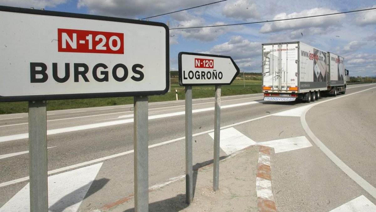 La conexión por autovía entre Burgos y Logroño se retrasa más de lo previsto. La N-120 es la opción más rápida hoy en día.-ISRAEL L. MURILLO