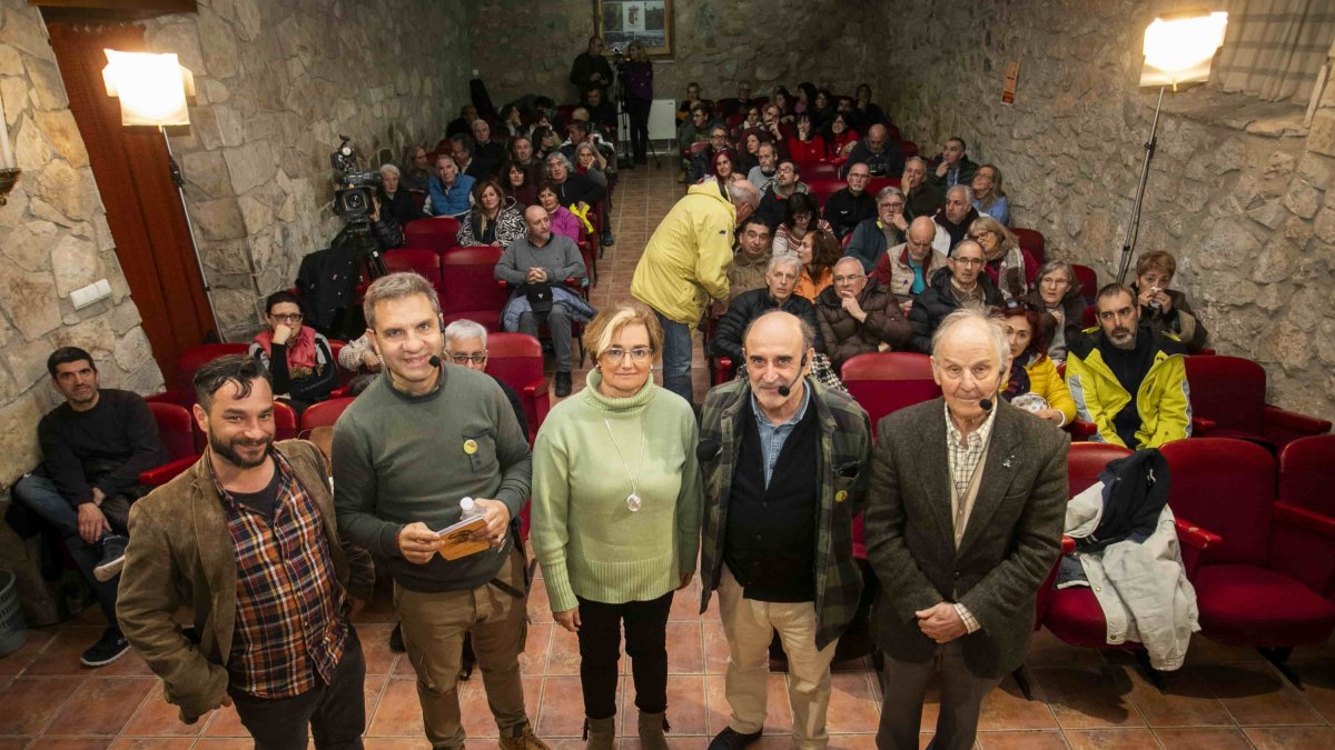 Los ponentes en primer plano con el público del homenaje de fondo. ICAL
