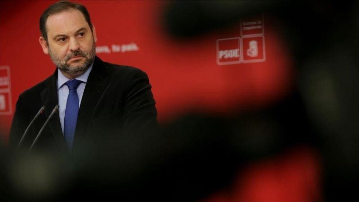 José Luis Ábalos durante una ruda de prensa.-JOSE LUIS ROCA