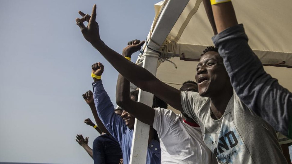 Algunos de los migrantes rescatados por la tripulación del Open Arms.-AP